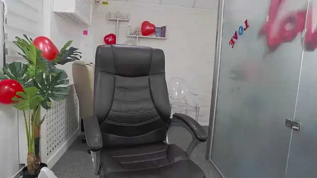 YaraXCox online show from 02.13.26