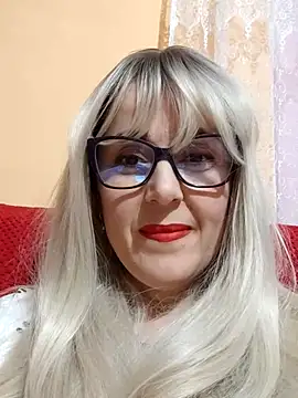 Snapshot of Amelialove42 chatting on 10.30.25 Amelialove42 online show from 10.30.25