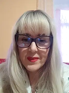 Snapshot of Amelialove42 chatting on 10.31.25 Amelialove42 online show from 10.31.25