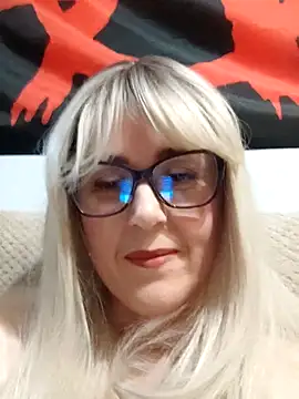 Snapshot of Amelialove42 chatting on 12.15.25 Amelialove42 online show from 12.15.25