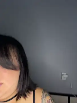 Snapshot of SwittieKendra chatting on 11.10.25 SwittieKendra online show from 11.10.25