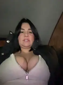 Snapshot of SwittieKendra chatting on 11.27.25 SwittieKendra online show from 11.27.25