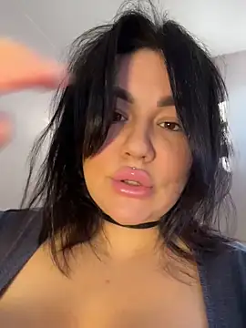 Snapshot of SwittieKendra chatting on 02.25.26 SwittieKendra online show from 02.25.26