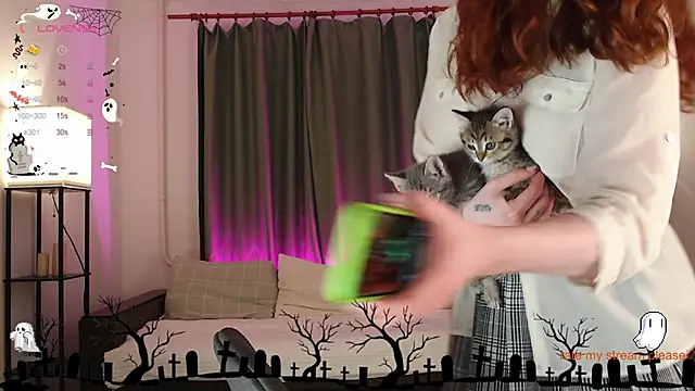 Snapshot of GingerCute chatting on 10.30.25 GingerCute online show from 10.30.25