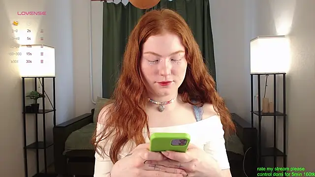 Snapshot of GingerCute chatting on 11.10.25 GingerCute online show from 11.10.25