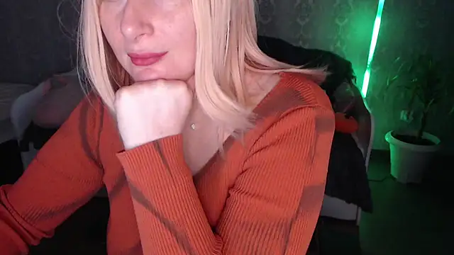 Yummy Gloria online show from 11.28.25