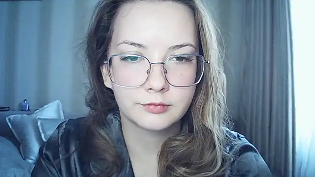 Snapshot of MoodieMira chatting on 02.18.26 MoodieMira online show from 02.18.26