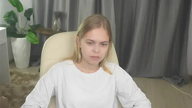 BriannaDense online show from 10.10.25