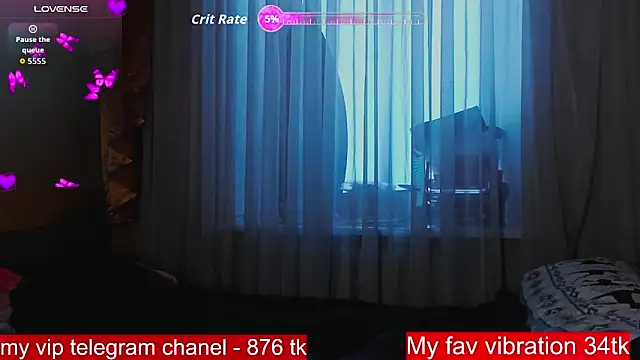 Snapshot of ArianaLight chatting on 11.18.25 ArianaLight online show from 11.18.25