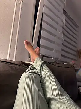 xeniaHamburgh online show from 10.13.25