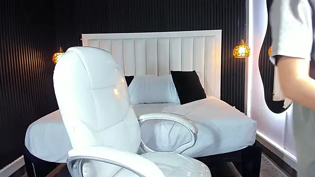 Snapshot of HasleyCarter chatting on 11.19.25 HasleyCarter online show from 11.19.25