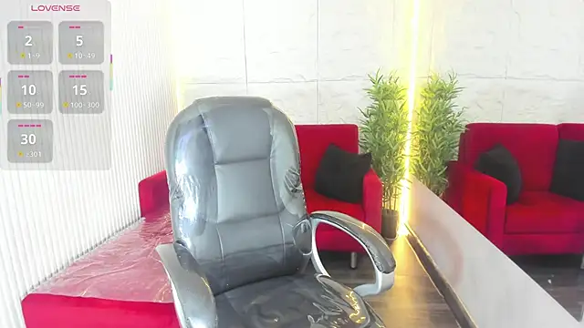 Snapshot of HasleyCarter chatting on 12.01.25 HasleyCarter online show from 12.01.25