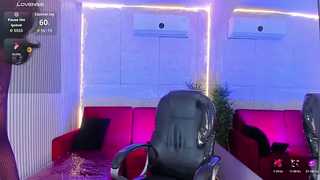 Snapshot of HasleyCarter chatting on 12.13.25 HasleyCarter online show from 12.13.25