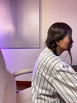 Ninfa pink online show from 10.29.25