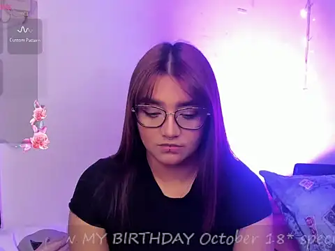 Snapshot of soyanny_1 chatting on 10.14.25 soyanny 1 online show from 10.14.25