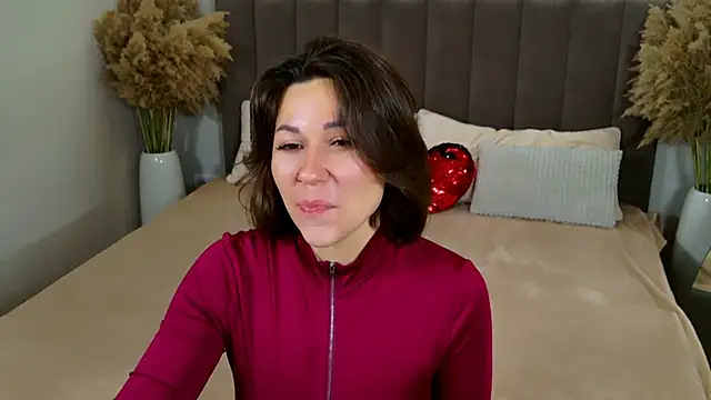 Snapshot of EdenSolis chatting on 11.30.25 EdenSolis online show from 11.30.25