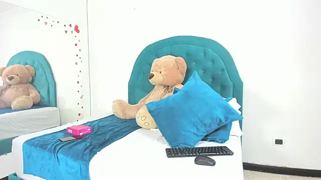 Grecia Moore online show from 11.20.25