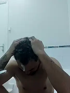 Snapshot of Alexszader36 chatting on 11.10.25 Alexszader36 online show from 11.10.25