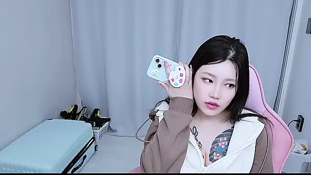 Snapshot of MISA_02 chatting on 12.22.25 MISA 02 online show from 12.22.25