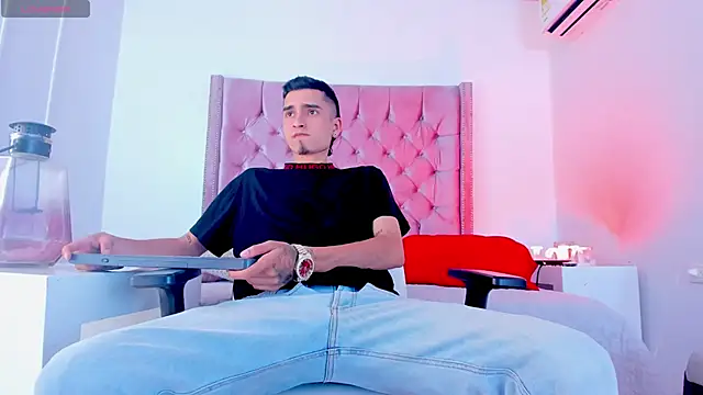 Ethan Boy  online show from 10.29.25