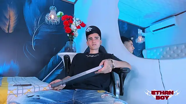 Snapshot of Ethan_Boy_ chatting on 12.22.25 Ethan Boy online show from 12.22.25
