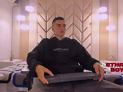 Snapshot of Ethan_Boy_ chatting on 02.04.26 Ethan Boy online show from 02.04.26