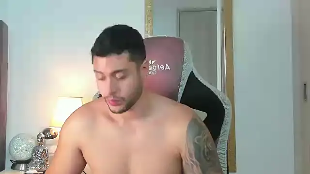 Snapshot of Ken_mailik1 chatting on 10.19.25 Ken mailik1 online show from 10.19.25