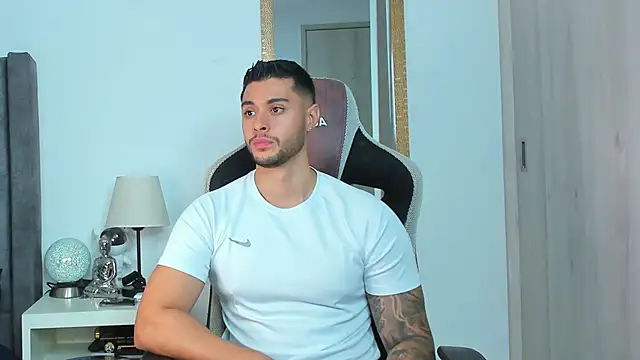 Snapshot of Ken_mailik1 chatting on 10.31.25 Ken mailik1 online show from 10.31.25