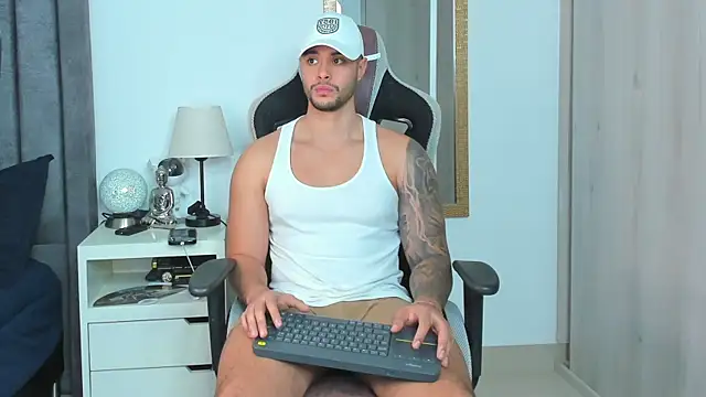 Snapshot of Ken_mailik1 chatting on 11.05.25 Ken mailik1 online show from 11.05.25