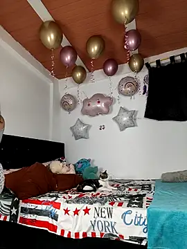 Snapshot of harper_ks chatting on 11.22.25 harper ks online show from 11.22.25