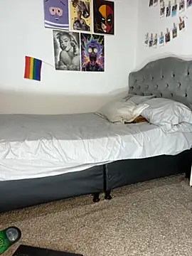 Snapshot of mirallesandbig chatting on 10.22.25 mirallesandbig online show from 10.22.25