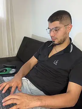 Snapshot of mirallesandbig chatting on 10.27.25 mirallesandbig online show from 10.27.25