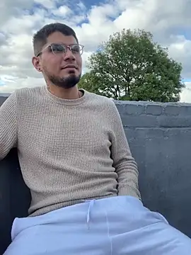 Snapshot of mirallesandbig chatting on 11.02.25 mirallesandbig online show from 11.02.25