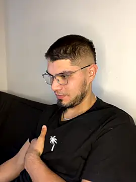 Snapshot of mirallesandbig chatting on 11.06.25 mirallesandbig online show from 11.06.25