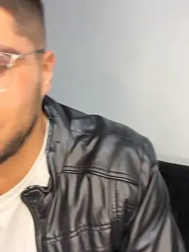 Snapshot of mirallesandbig chatting on 12.03.25 mirallesandbig online show from 12.03.25