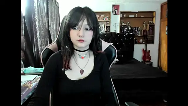 Maki Zein  online show from 12.01.25