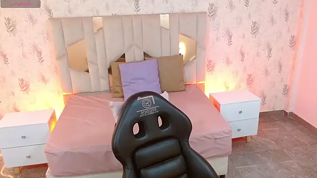 MARIANA TAY1 online show from 10.26.25