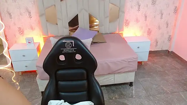 MARIANA TAY1 online show from 10.28.25