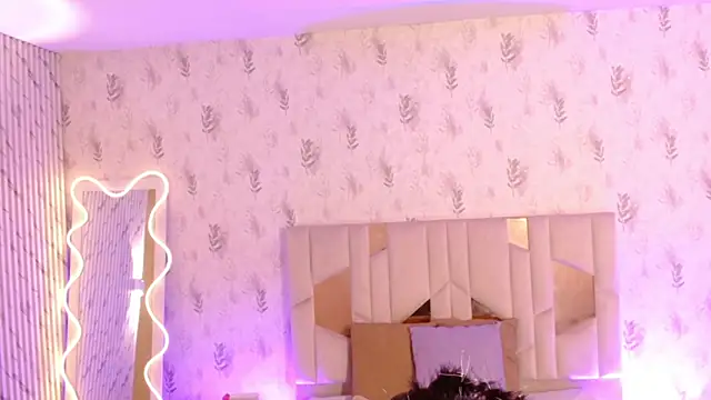 Snapshot of MARIANA_TAY1 chatting on 10.31.25 MARIANA TAY1 online show from 10.31.25