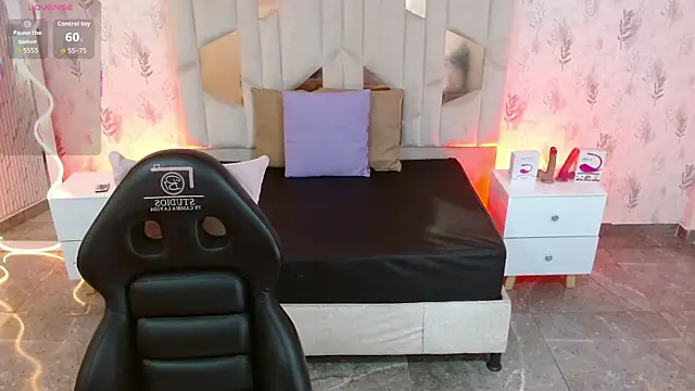 Snapshot of MARIANA_TAY1 chatting on 11.08.25 MARIANA TAY1 online show from 11.08.25