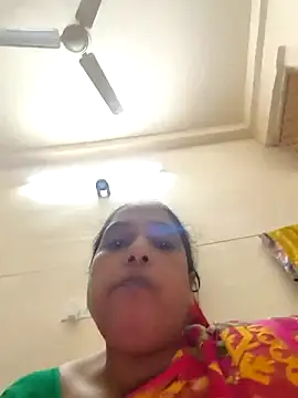 Snapshot of Khushi-20 chatting on 10.28.25 Khushi-20 online show from 10.28.25