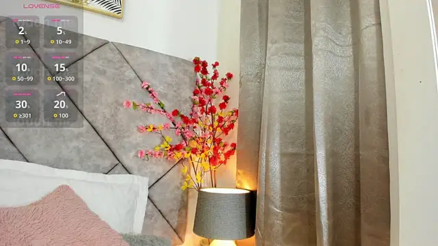  naylaa  online show from 04.18.26