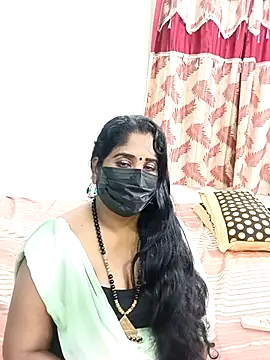 Snapshot of tamil-aunt chatting on 10.23.25 tamil-aunt online show from 10.23.25