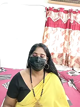 Snapshot of tamil-aunt chatting on 11.08.25 tamil-aunt online show from 11.08.25