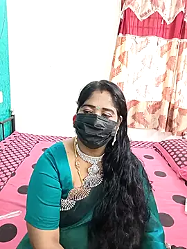 Snapshot of tamil-aunt chatting on 11.11.25 tamil-aunt online show from 11.11.25