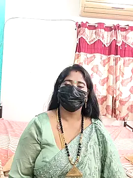 Snapshot of tamil-aunt chatting on 11.15.25 tamil-aunt online show from 11.15.25