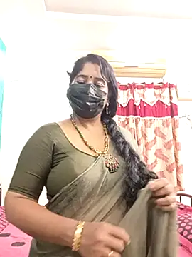 Snapshot of tamil-aunt chatting on 11.18.25 tamil-aunt online show from 11.18.25