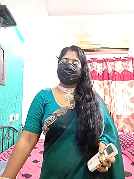Snapshot of tamil-aunt chatting on 11.21.25 tamil-aunt online show from 11.21.25
