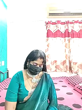 Snapshot of tamil-aunt chatting on 11.24.25 tamil-aunt online show from 11.24.25