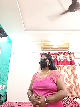 Snapshot of tamil-aunt chatting on 11.30.25 tamil-aunt online show from 11.30.25
